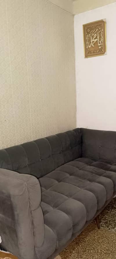 Sofa for sale with 7 cushions