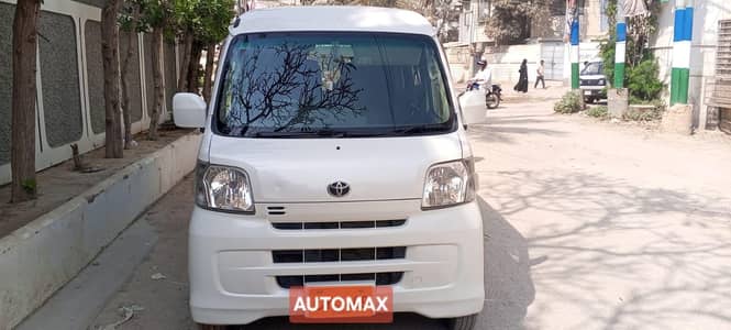 TOYOTA PIXIS VAN PEARL WHITE HALF CRUISE