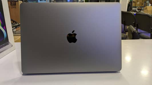 MacBook pro M2 13 inch 2022 model