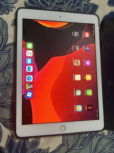 iPad 6th generation 10/10 condition