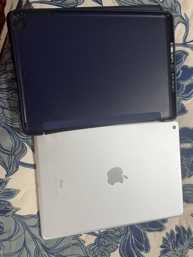 iPad 6th generation 10/10 condition 2