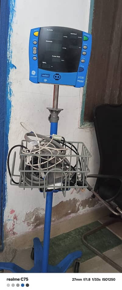 GE Dinamap V100 Patient Monitor for Sale Fully working condition with