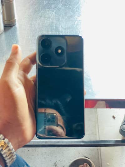 Tecno spark 10c 4-128GB  with box no charger