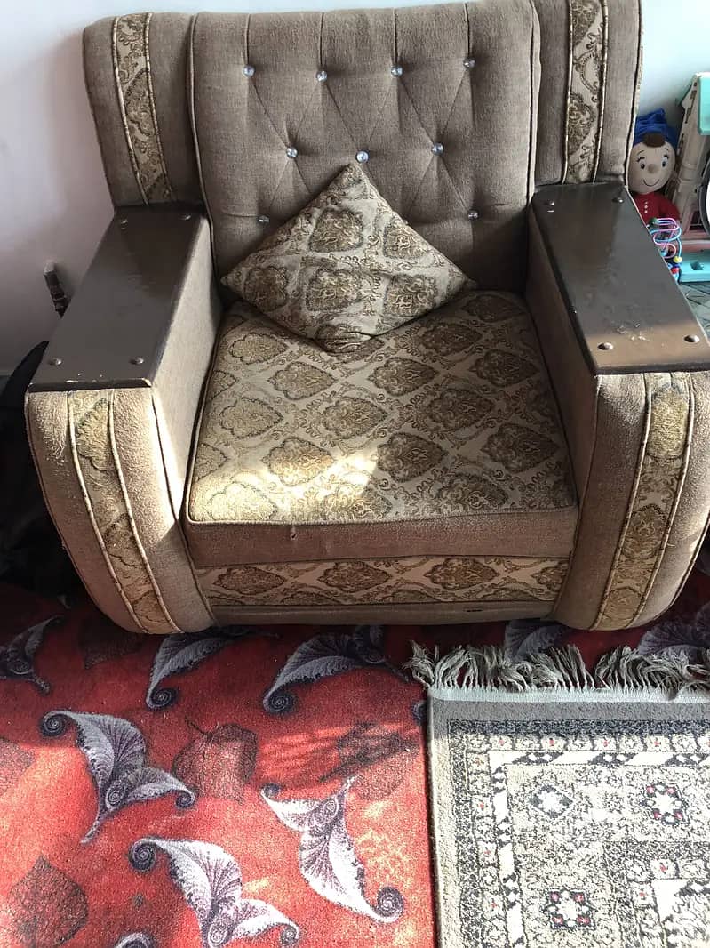 Second Hand Elegant Sofa Set 0