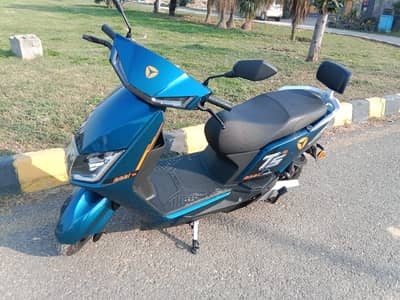 New Lithium Battery electric scooter yadea