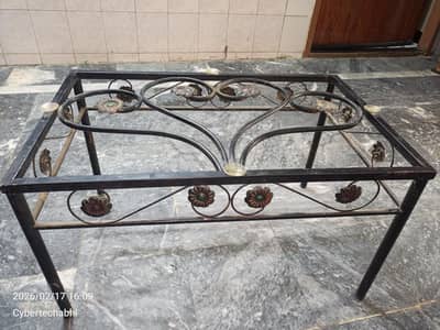 central tables without glass