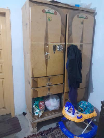 لوہے کی الماری برائے فروخت اچھی حالت میں