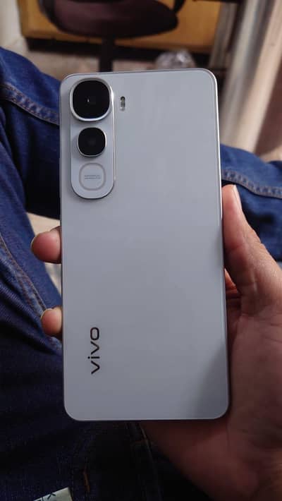 vivo y400 8+8 256GB ,1 month use ,kux paison ki zrurat so sale kr rha