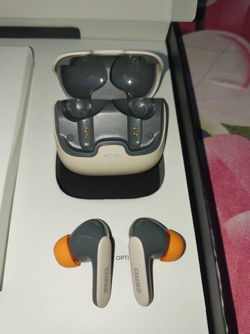 Zero Wave Pro Earbuds 1