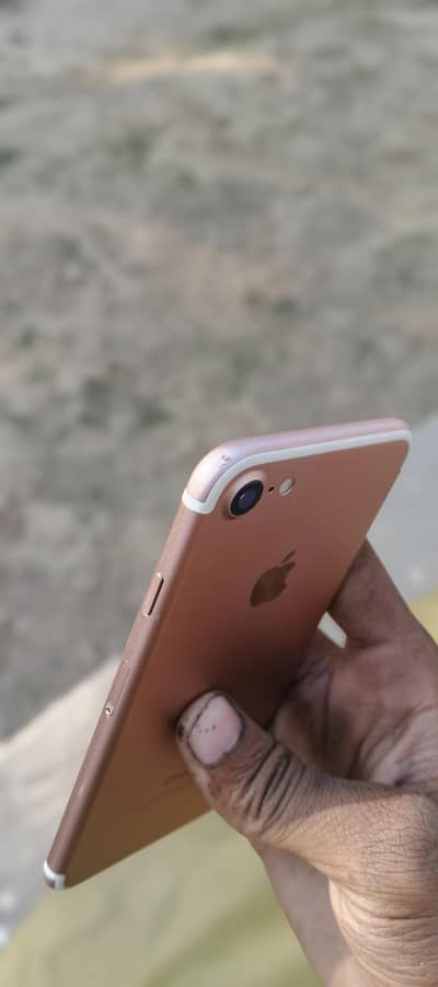 iPhone 7 like a brand new phone 9/10 condition
