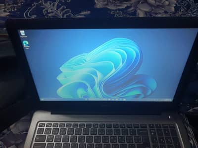 Dell Inspiron core i 5 7th Gen 8gb / 256 SSD