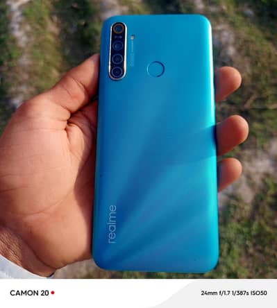 realme 5i 4 64