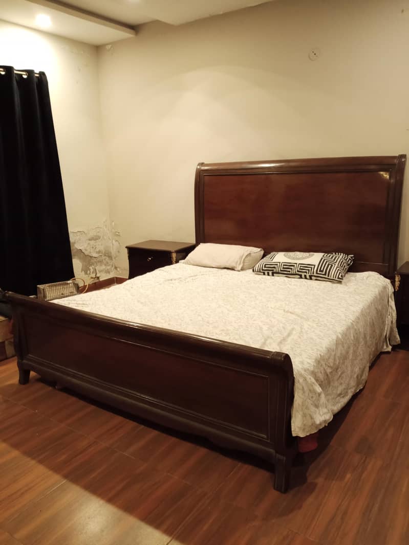 king Bed 0