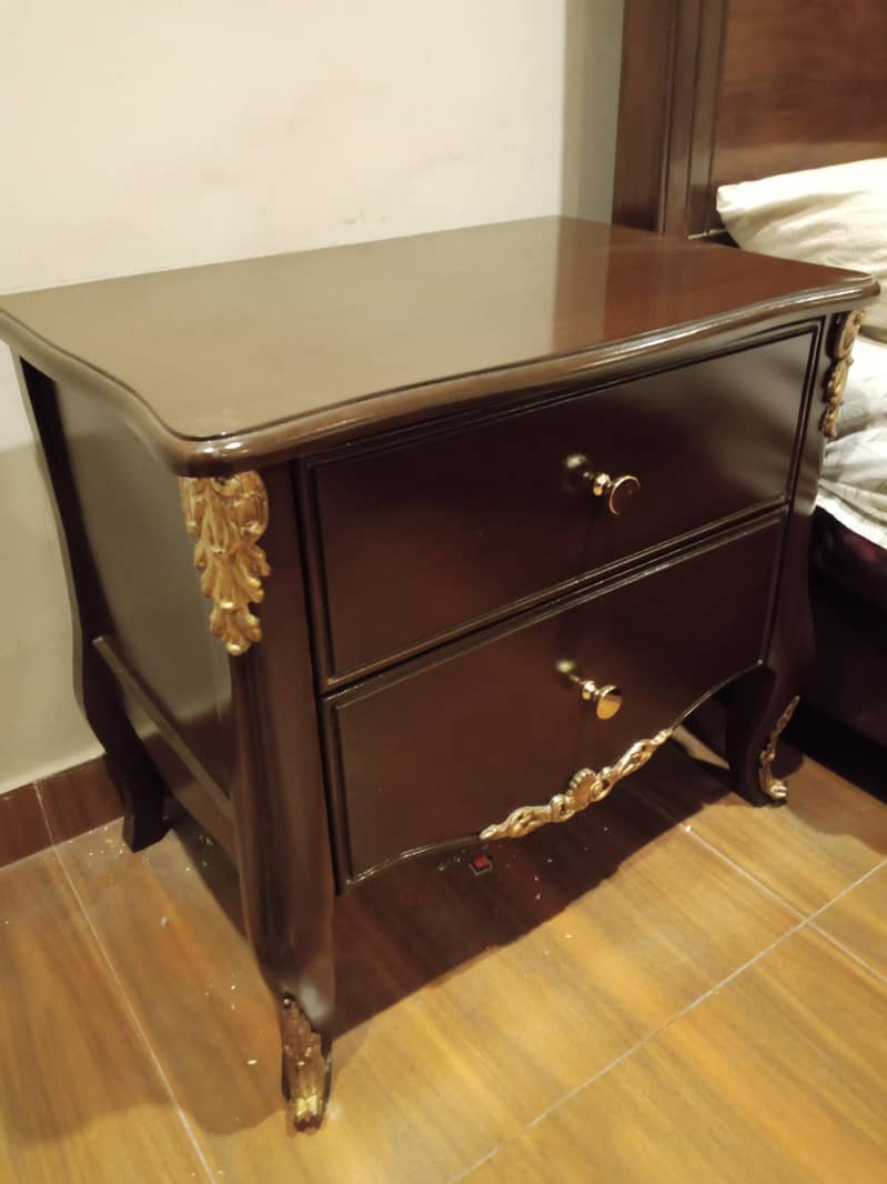 king Bed 2