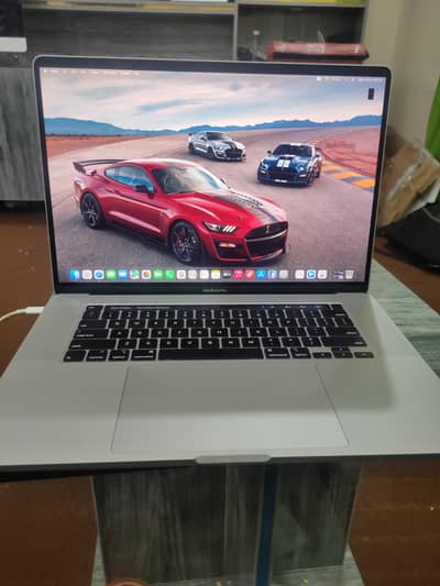 MacBook pro core i7 32gb ram 512 SSD 16inch 4GB graphic 2019