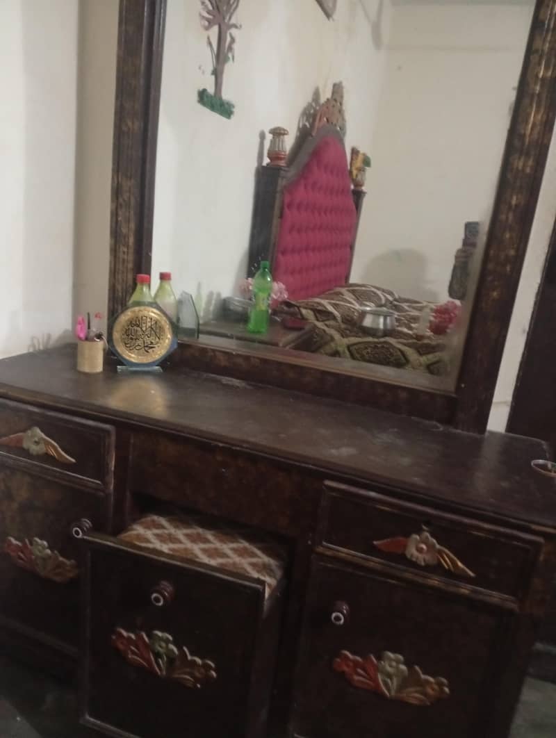 bed and dressing table 5