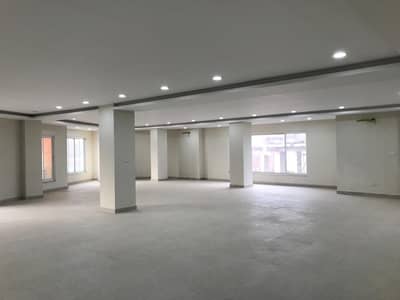 Commercial Space Building Available for Rent Prime Expressway Location Total Covered Area: 40,800 Sq. Ft. Total Floors: 8 (Lower Ground + Ground + 6 Upper Floors) Location: Main Expressway Directly Opposite Metro Station
