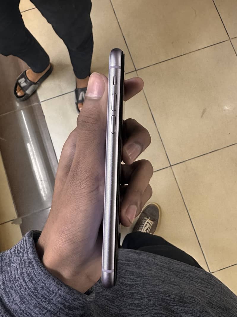 Apple iPhone 11 3