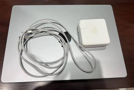 Apple mackbook pro m2