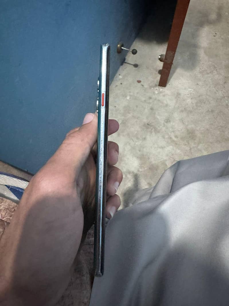 Tecno camon 40 pro 4