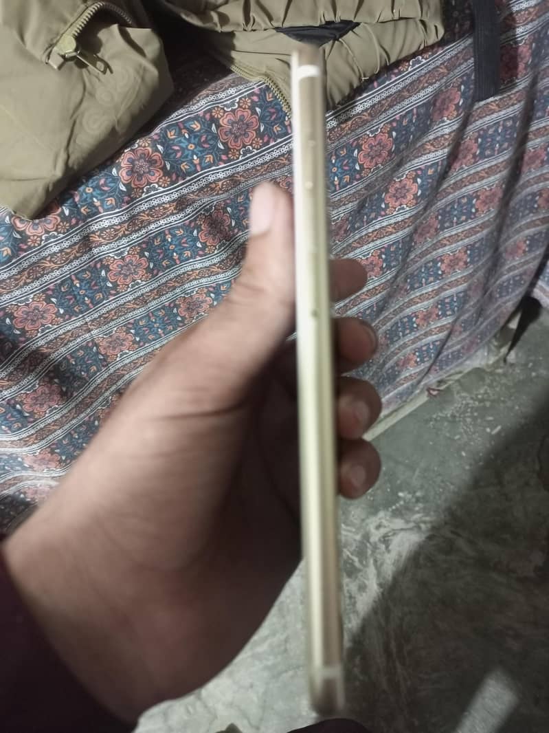 iPhone 6 plus 64gb golden 2