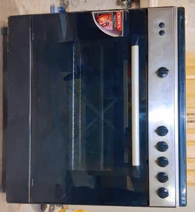 Crown 34-inch Gas Cooking Range Oven-5 burners in Excellent Condition
