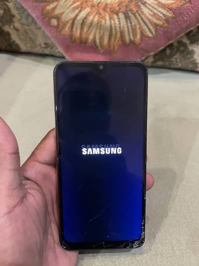 Full oky hai dual sim ik sim nh chlti baki all oky