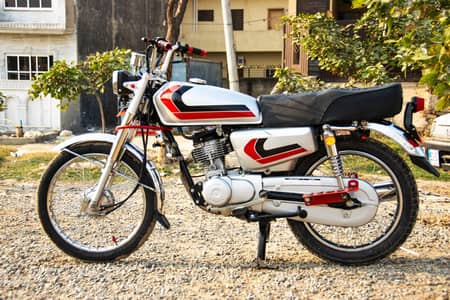 Urgent sale Non Euro 125