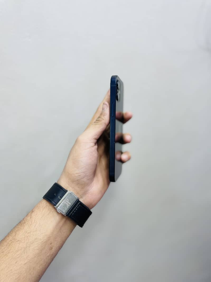 Iphone 12 (sim working) 0