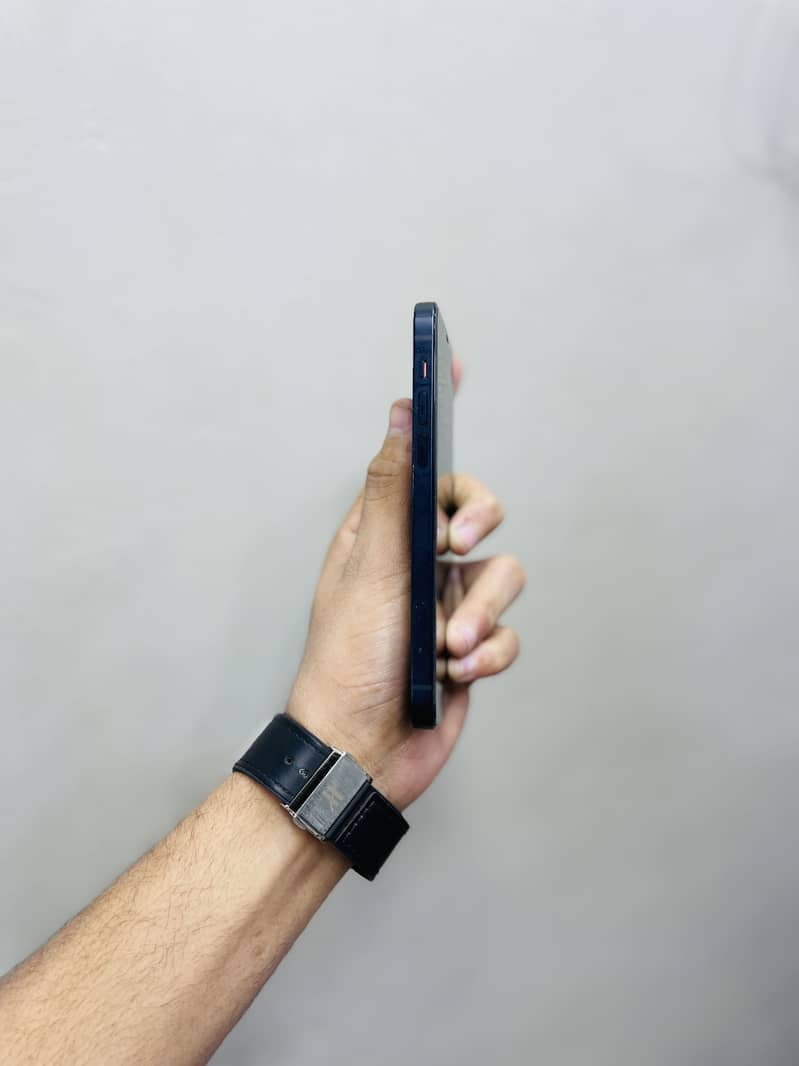 Iphone 12 (sim working) 2