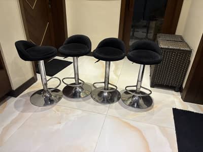 4 stylish bar stools