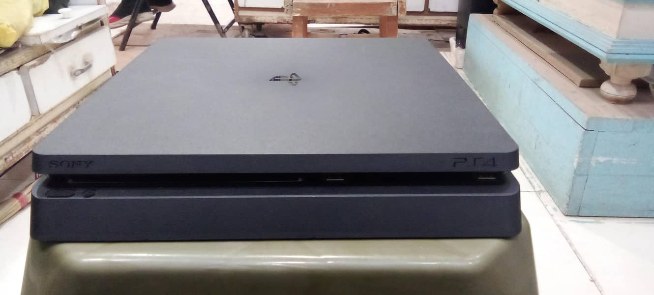 PS4 game console 3