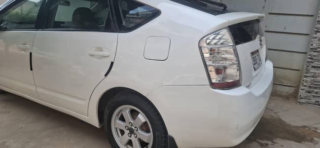 toyota prius super white