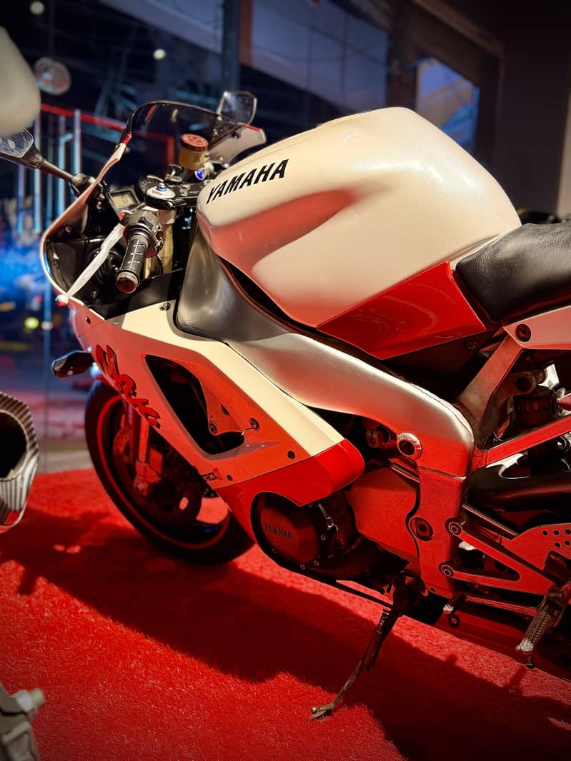 Yamaha YZF R1 - Sports & Heavy Bikes - 1109807081