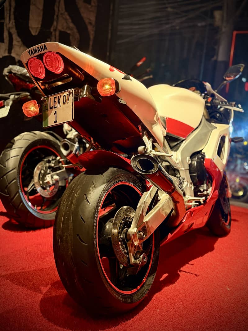 Yamaha YZF R1 - Sports & Heavy Bikes - 1109807081
