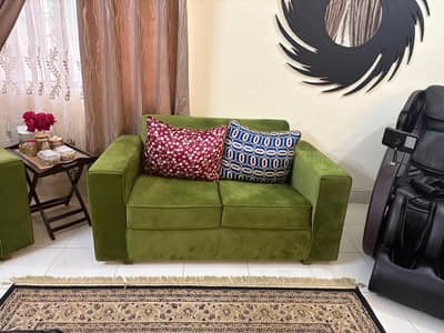 Newly Poshish 6 seater sofa 10/10