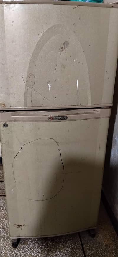 Dawlance fridge old condition for home used