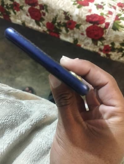 Vivo S1 . . . 4/128. . . . with original box and charger