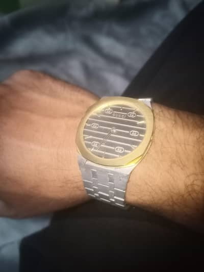 Gucci slim watch