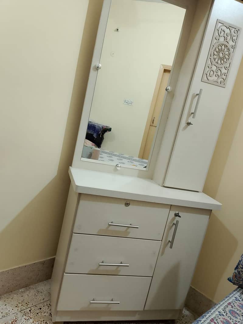 dressing table 0