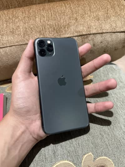 Iphone 11 pro max 256gb.                       12 13 14 15 16 17