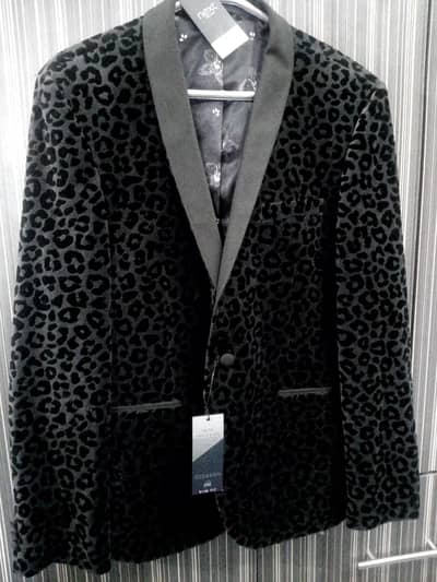 Selling a new imported jacket from Uk