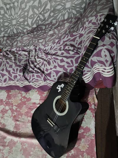 acoustic guitar  10/10 condition low action professional beginner