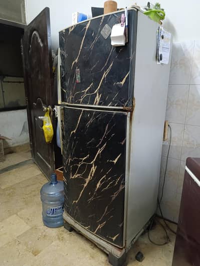 fridge for sell on low price  power house north karachi