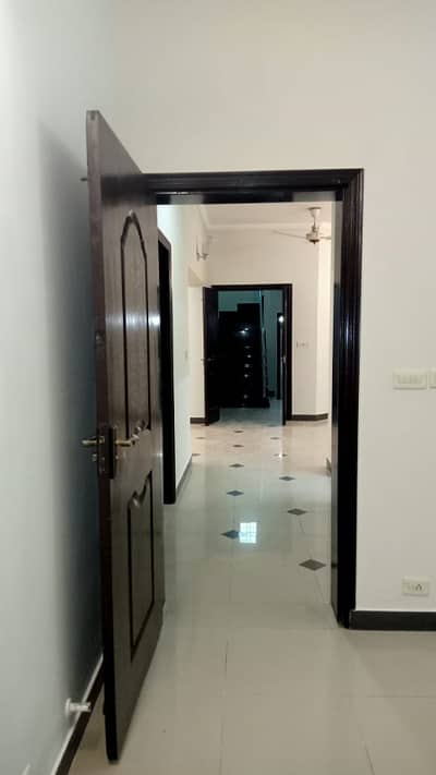 4 Bed Beautiful House Available for rent in Askari 11 Lahore