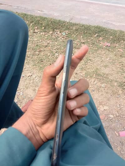 infinix hot 11 play (4+64) condition samny h urjent sale