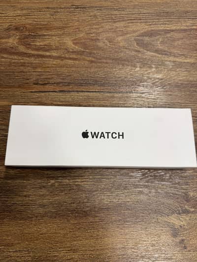 Brand new box pack se3 40mm watch