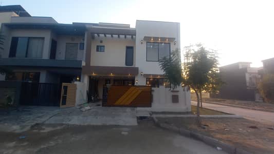 7 MARLA BEAUTIFUL HOUSE SINGLE UNIT