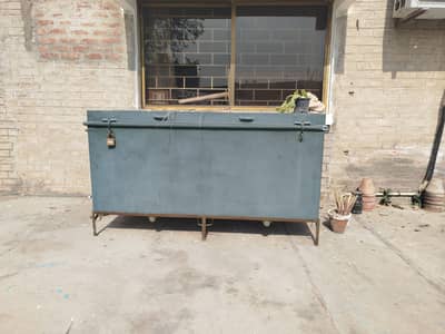 Large storage trunk/ paiti