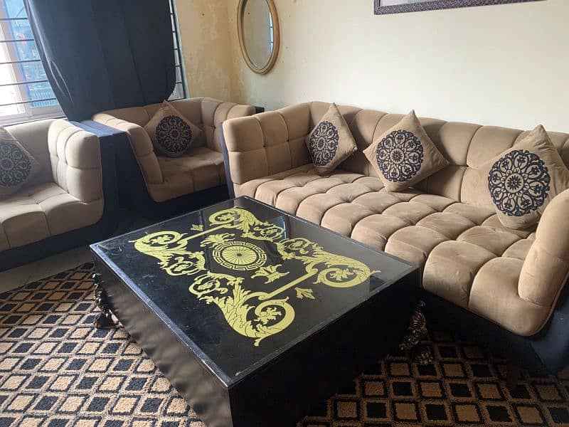 5 seeter  sofa with table 0